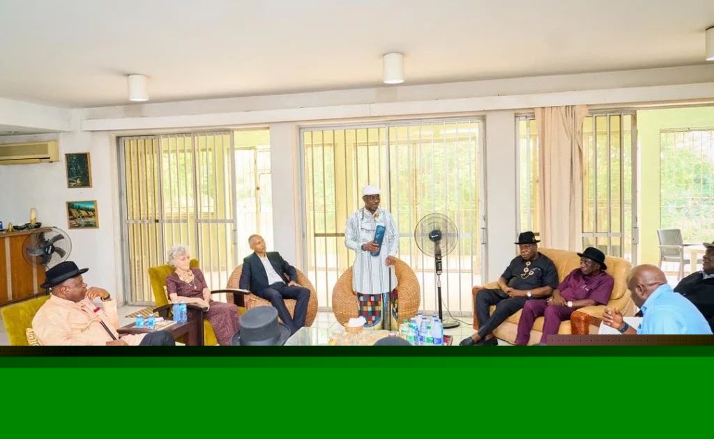 Diri Pays Condolence Visit to Ex-Minister’s Family