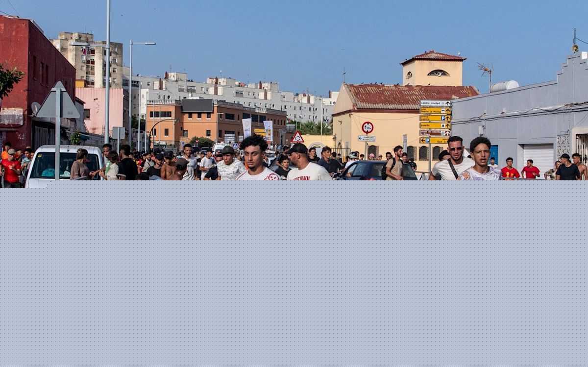 Migrants smuggled out of Britain to Spain