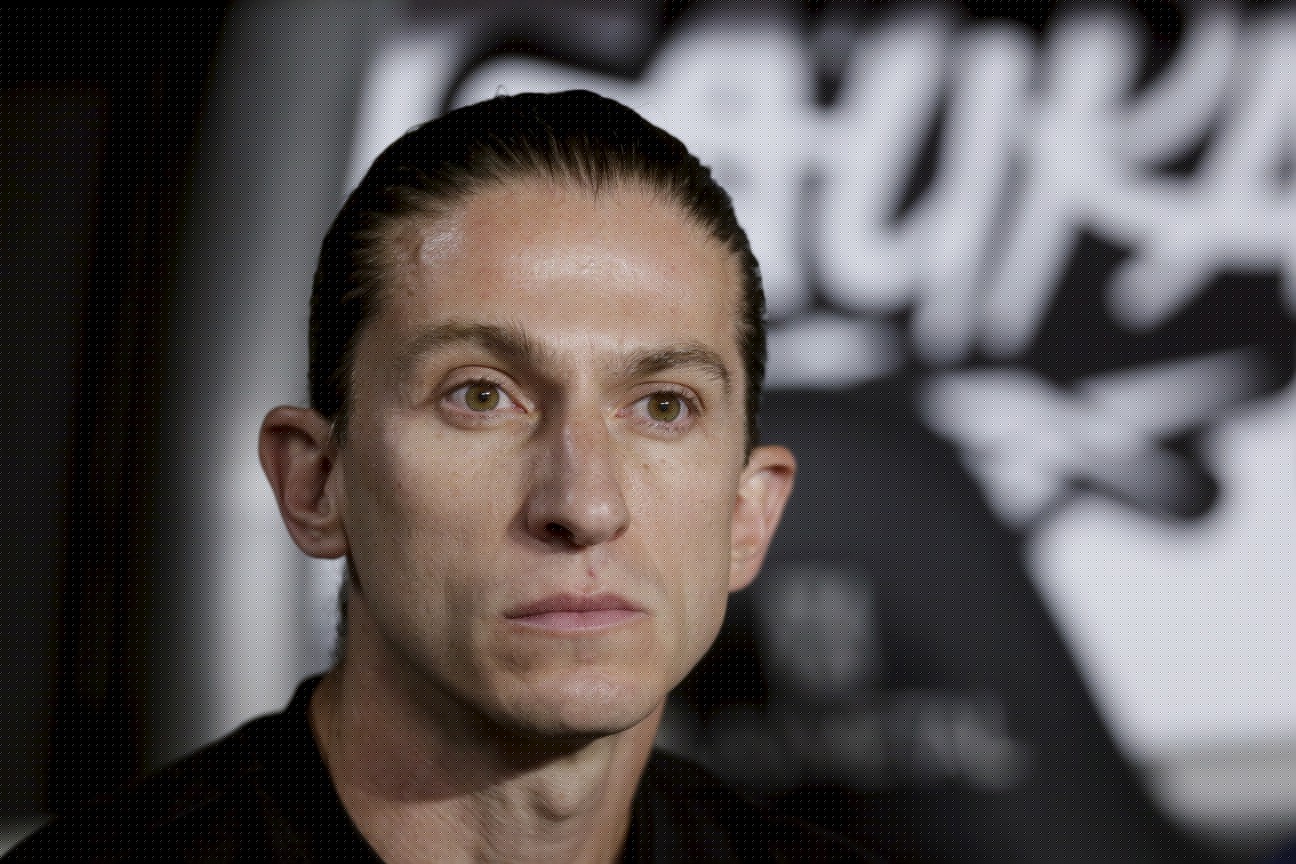Filipe Luís lamenta saída de Akliouche para o PSG e cobra reposição no Monaco: 'É uma grande perda'