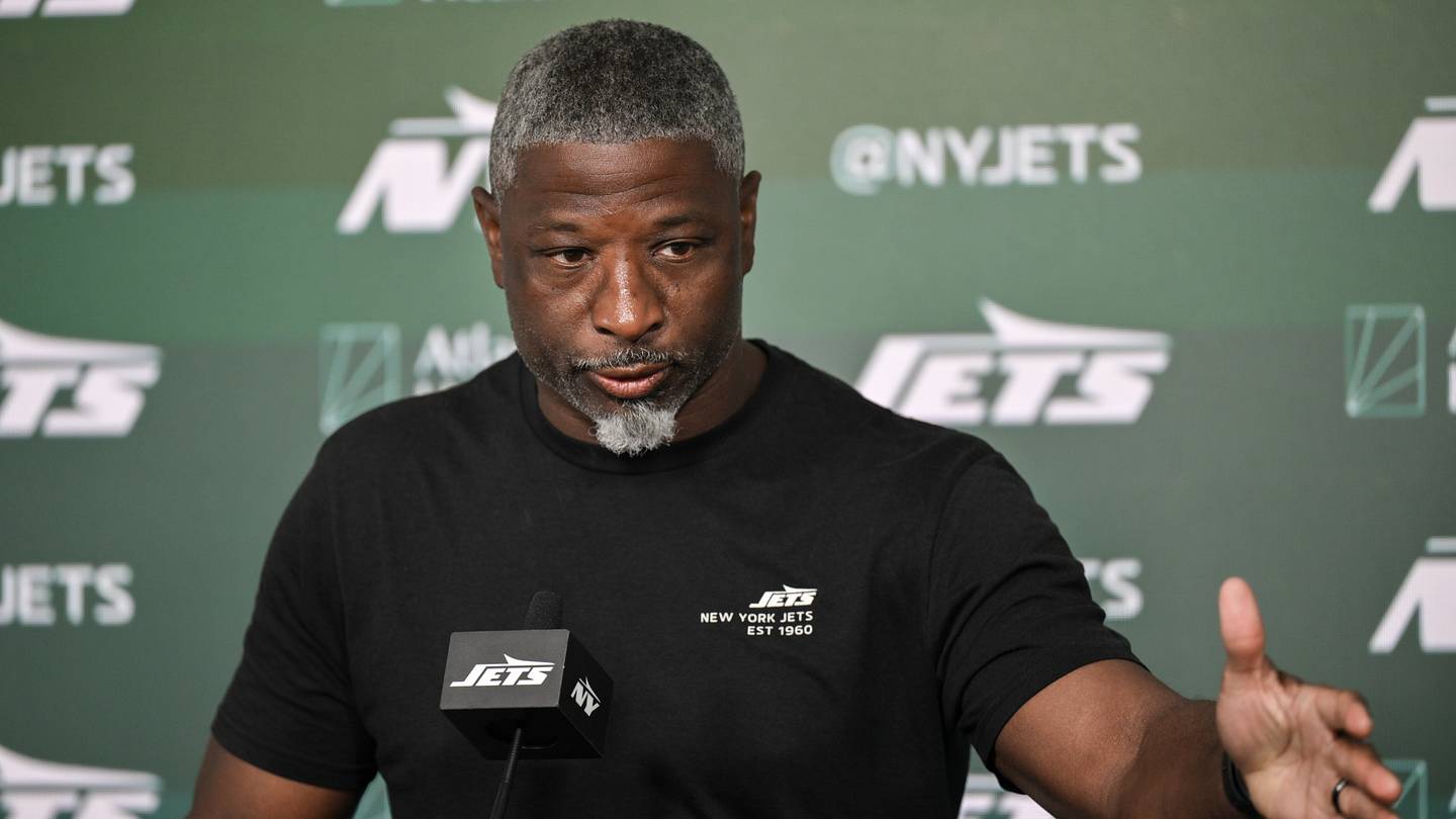 Demario Davis confirms Jets are fully behind Aaron Glenn as training camp kicks off