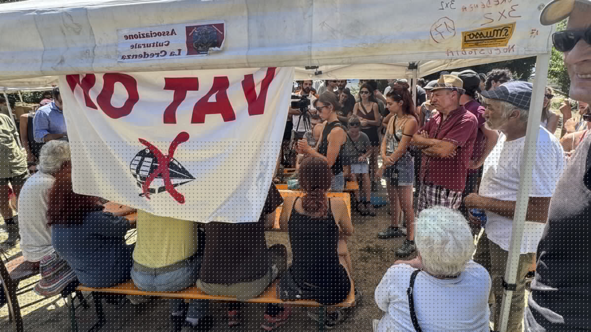 Val di Susa, quel che Piantedosi non spiega: perchè i black bloc erano meglio disposti in campo della polizia