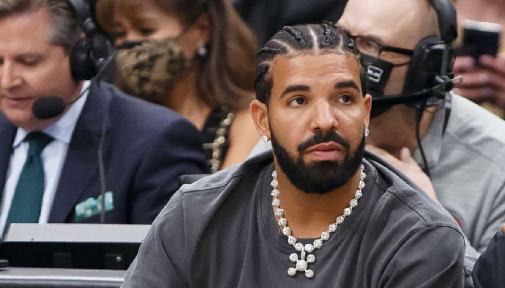 OVO Opulence: Drake 'Strong Women, Stronger Drinks' Dazzles 10 Hard-Working Women With $500K Cash & Cars