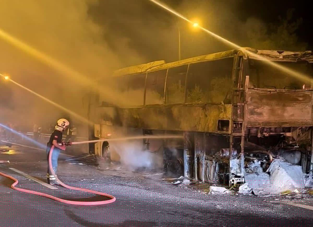 Adana'da Yolcu Otobüsü Yangını: Şans Eseri Yaralanan Yok