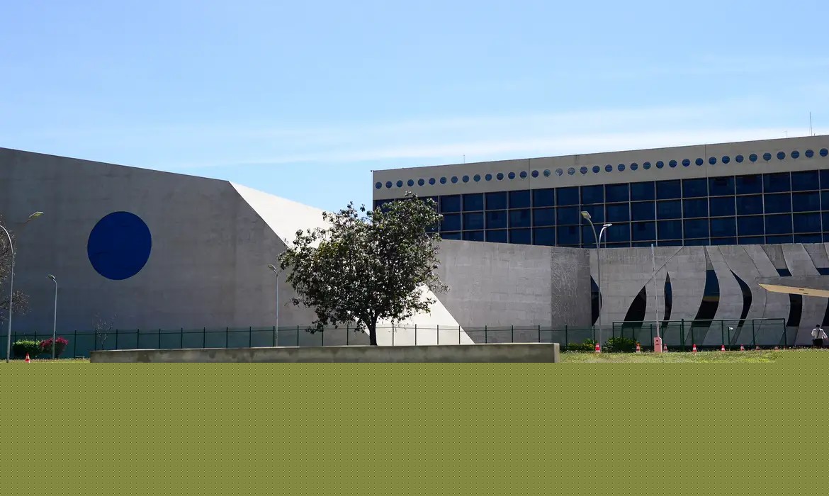 Zanin autoriza PF a investigar ministro do STJ Moura Ribeiro em inquérito sobre venda de decisões