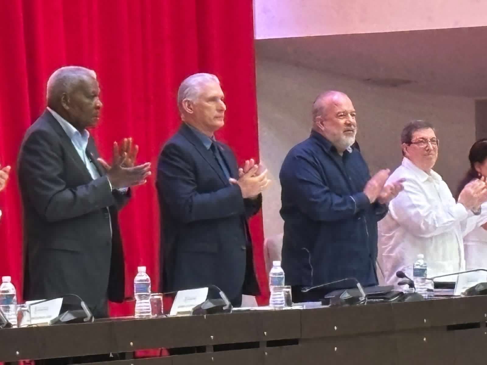 Cuba celebra el centenario del nacimiento de Fidel Castro: en La Habana se lleva a cabo un coloquio internacional sobre resistencia, cultura y el futuro del socialismo. Díaz-Canel: «Resistir, transformar y seguir construyendo». (S. Cavalleri)