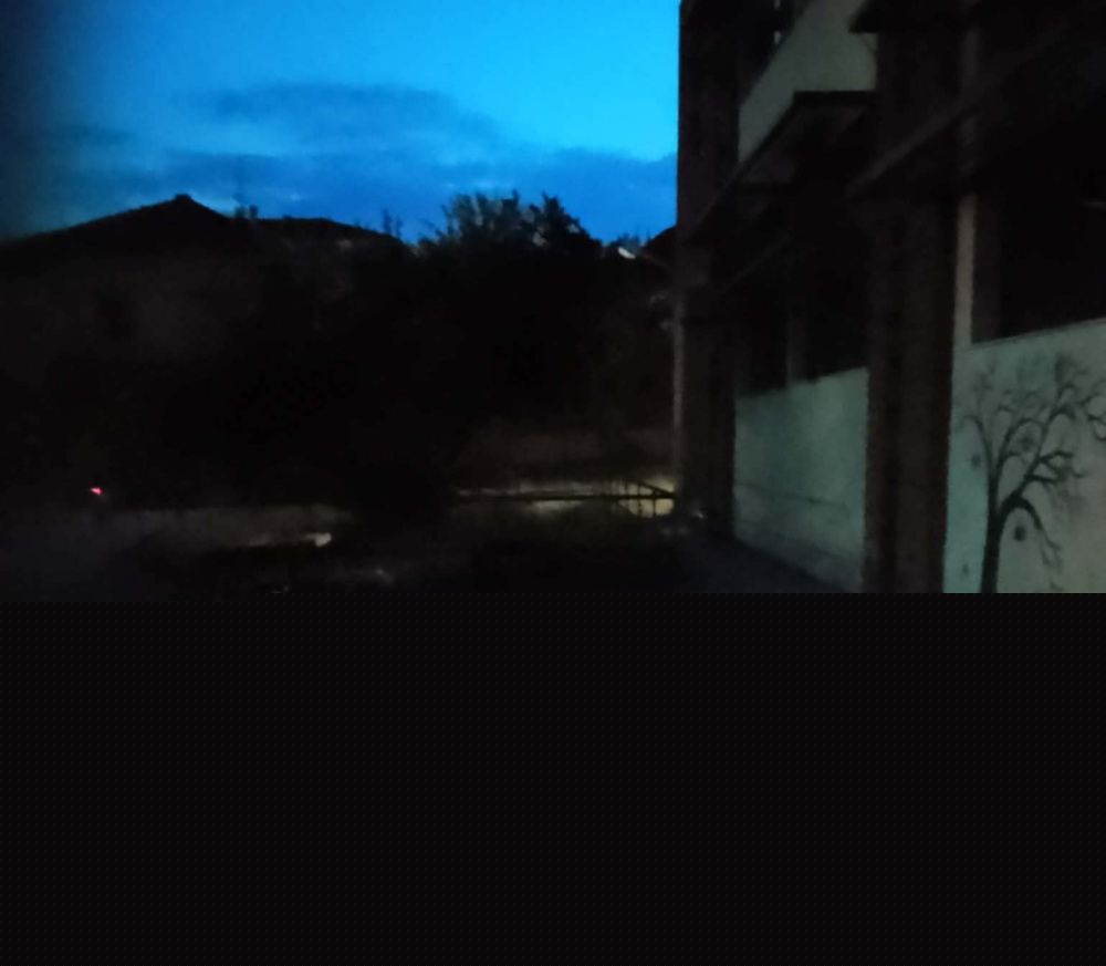 Χωρίς φωτισμό το 4ο Δημοτικό Καλαμπάκας – Παιδιά και γονείς φεύγουν με τη δύση του ήλιου