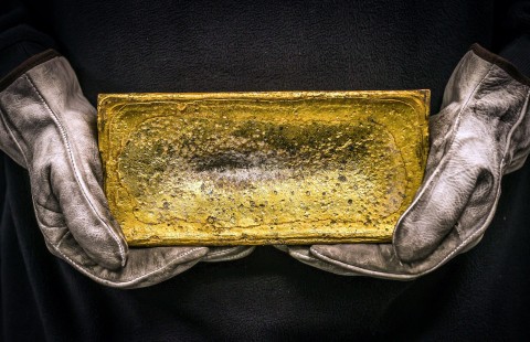 Gold falls again as rally comes to halt