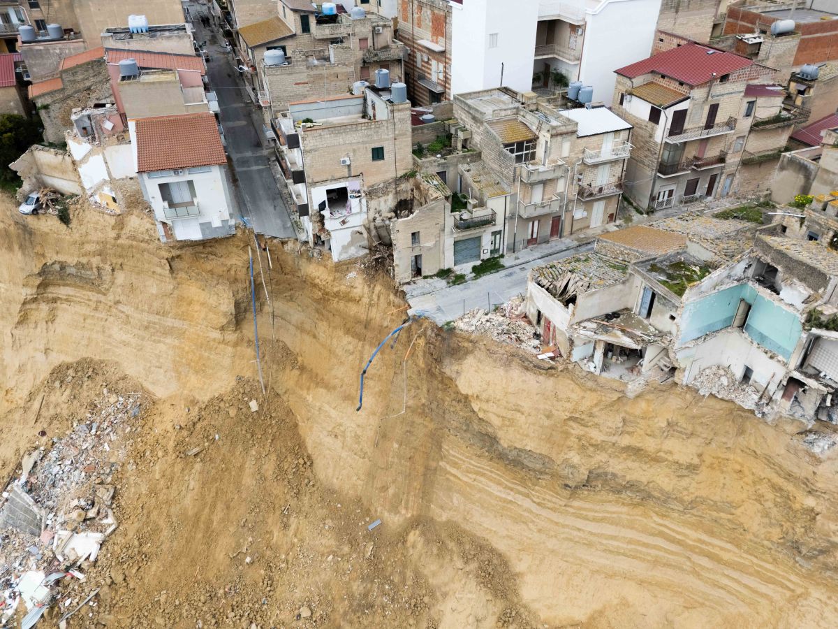 Niscemi, Musumeci “Stop al pagamento delle rate dei mutui”. Ciciliano “Evacuati quasi 1300 cittadini”