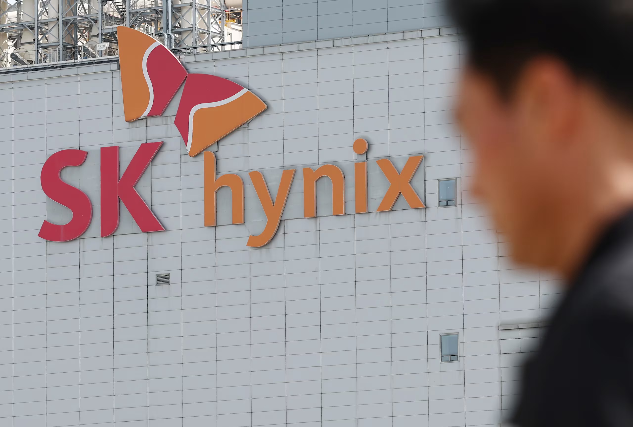 Former SK Hynix Employee Jailed for Leaking Information to Chinese Firm