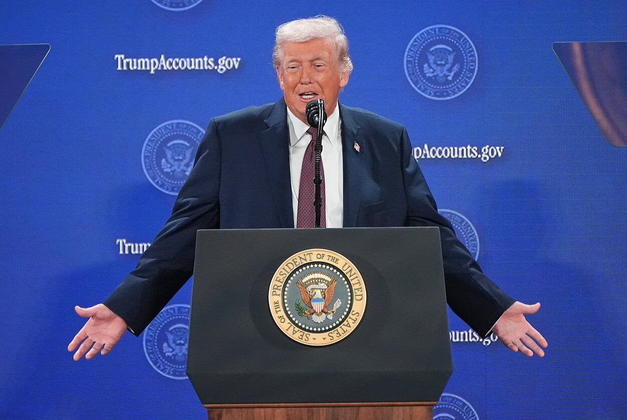 Trumpas: JAV centrinis bankas turėtų gerokai sumažinti palūkanų normas