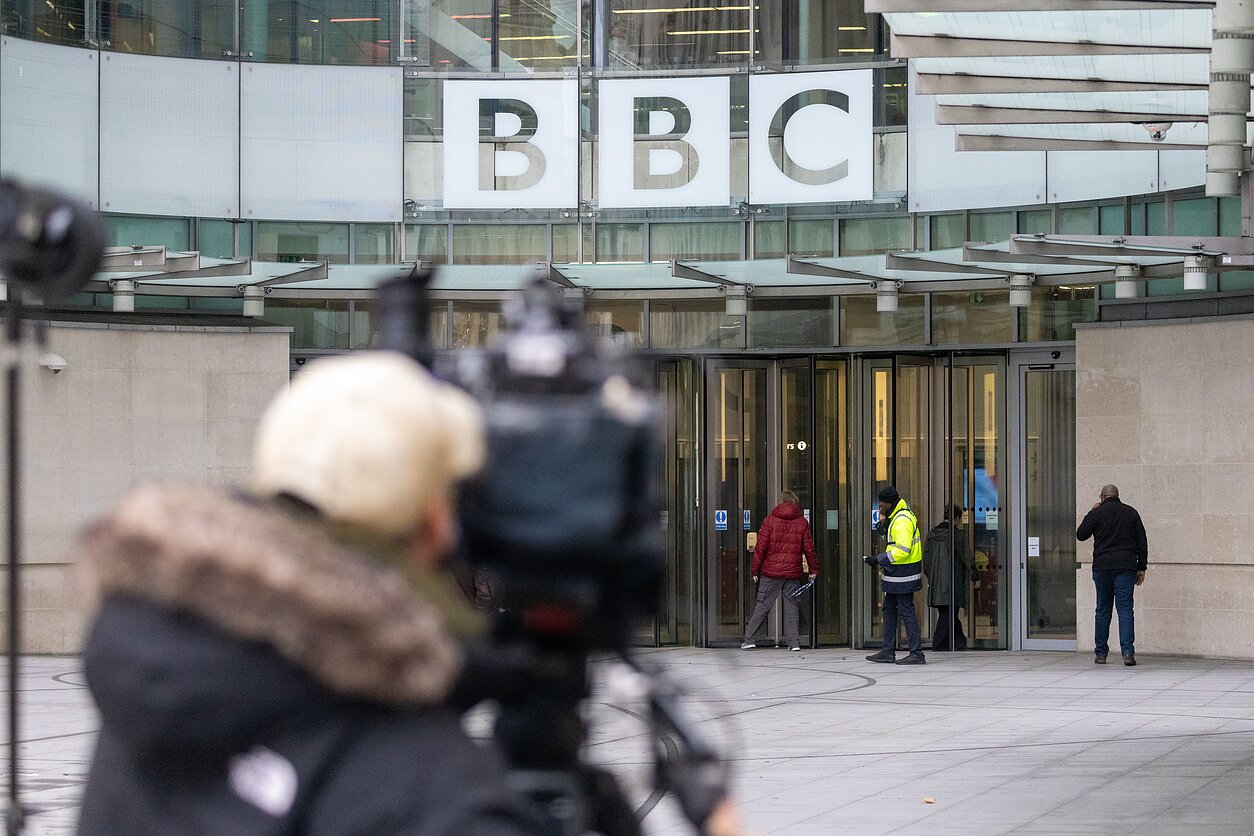 Su Trumpo ieškiniu kovosiantis BBC paskyrė laikinąjį vadovą