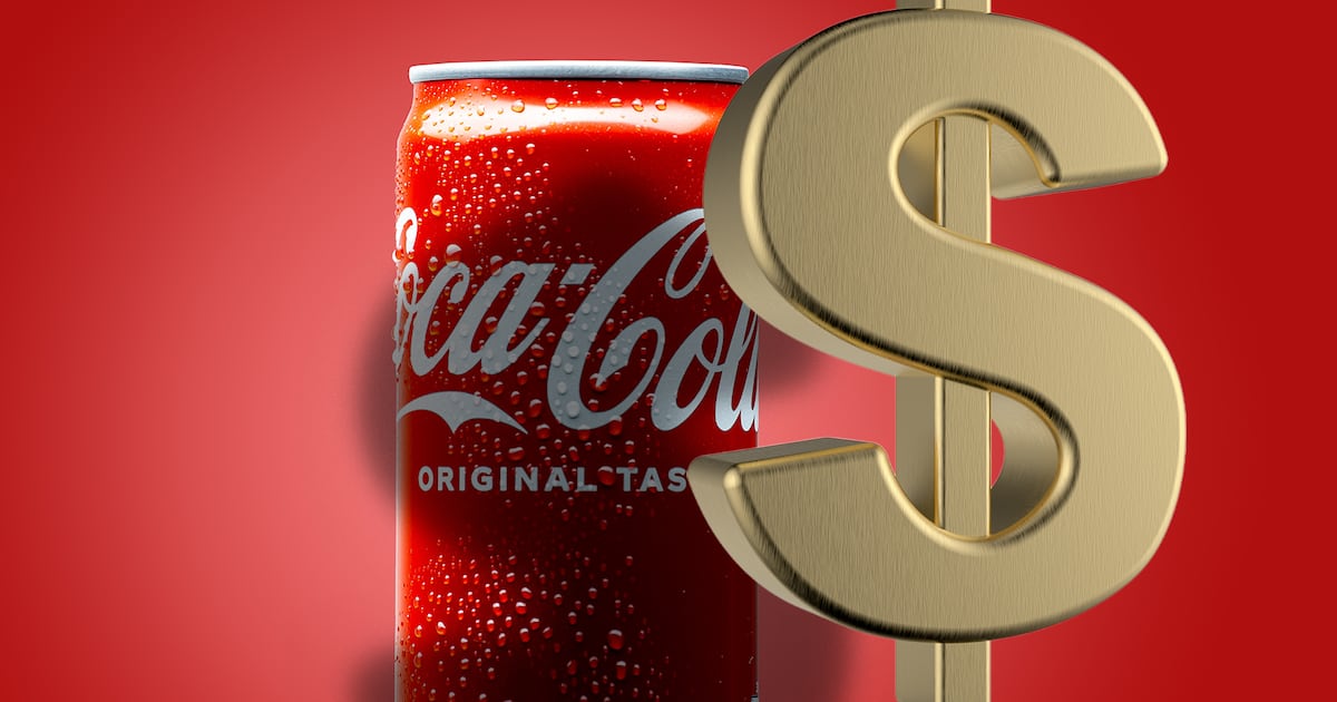 Alza en IEPS ‘presiona’ a Coca-Cola a subir precio de refrescos: ¿Cuánto aumentarán?