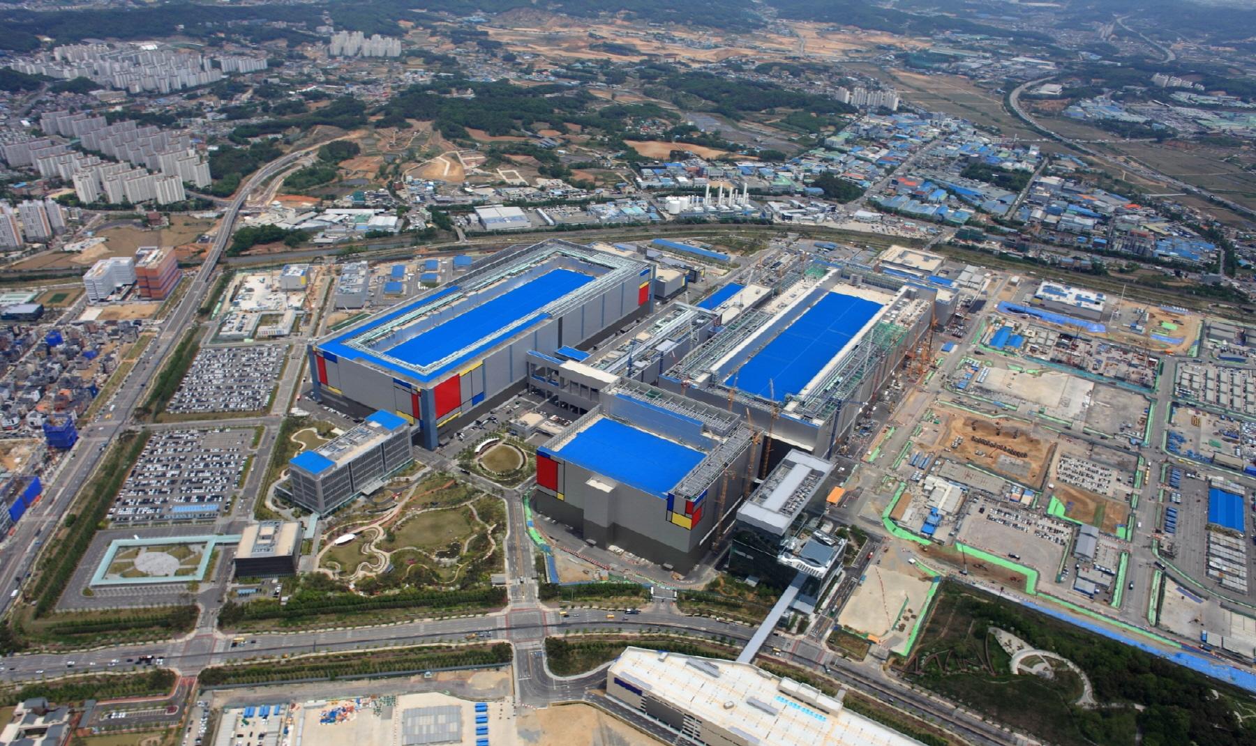 OpenAI officials tour Samsung Electronics' chip plant