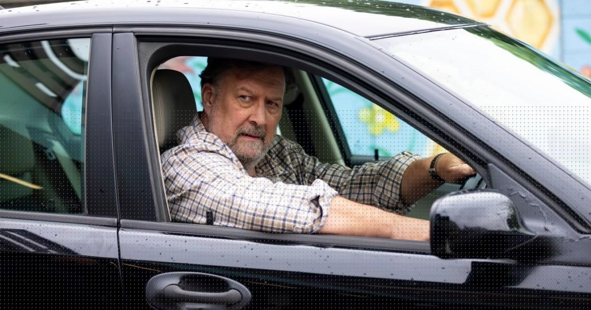 Unexpected Coronation Street legend sees through evil Ross and vows to expose him