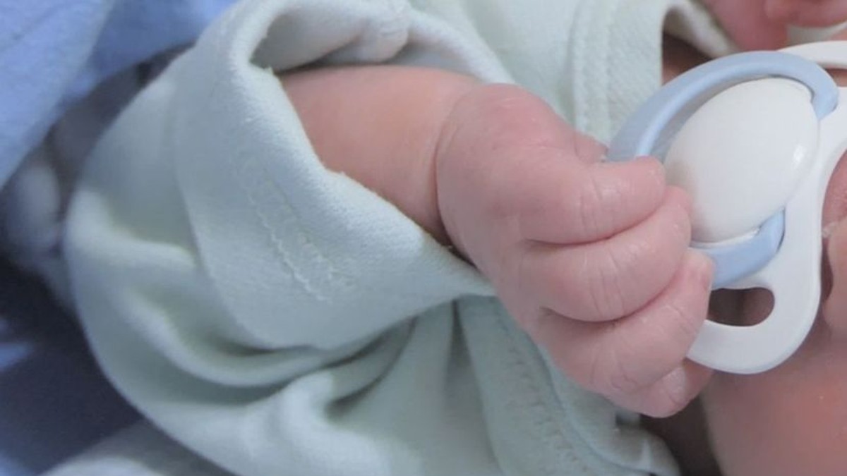 BEBA PREMINULA OD TOPLOTNOG UDARA Roditelji je zaboravili u automobilu? Tragedija na Kanarskim ostrvima
