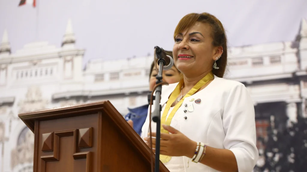 Peruvian Congresswoman Verbally Threatens Journalist Amid Nepotism Accusations