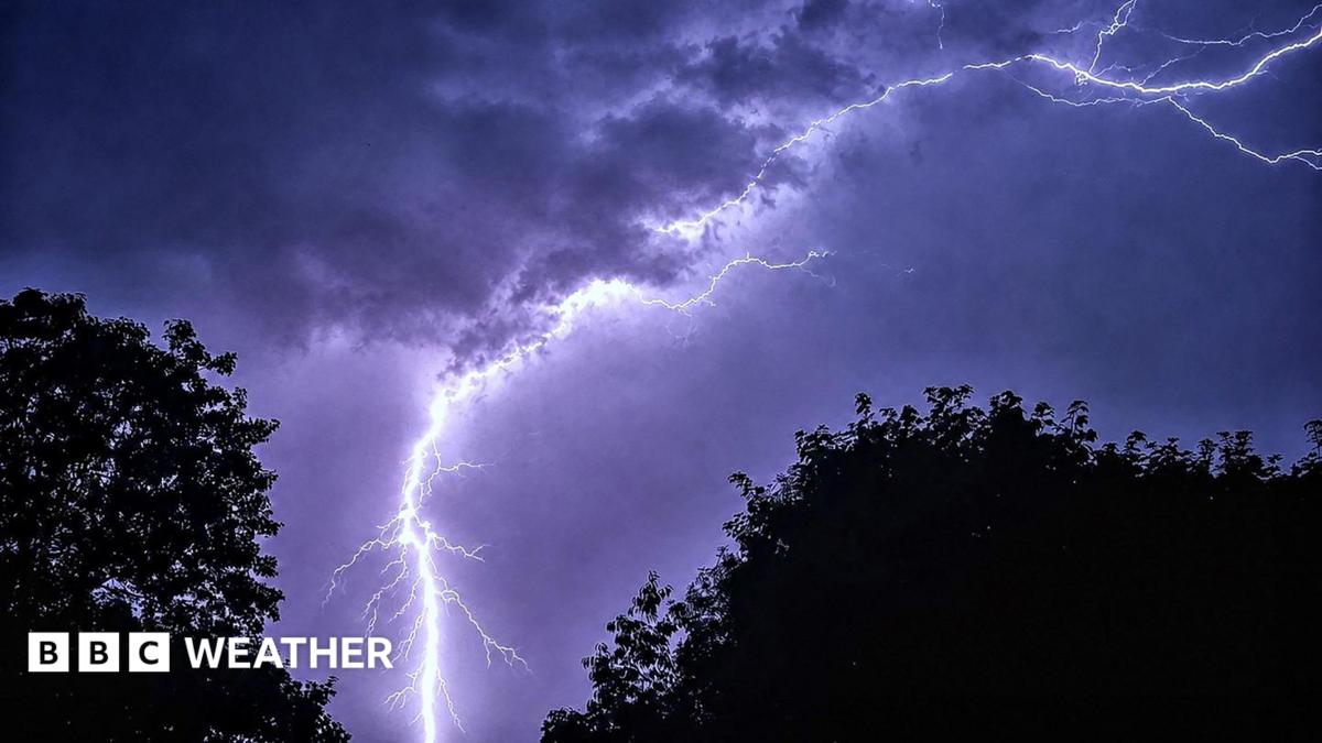 Thunderstorms and flash flood risk on final day of UK heatwave