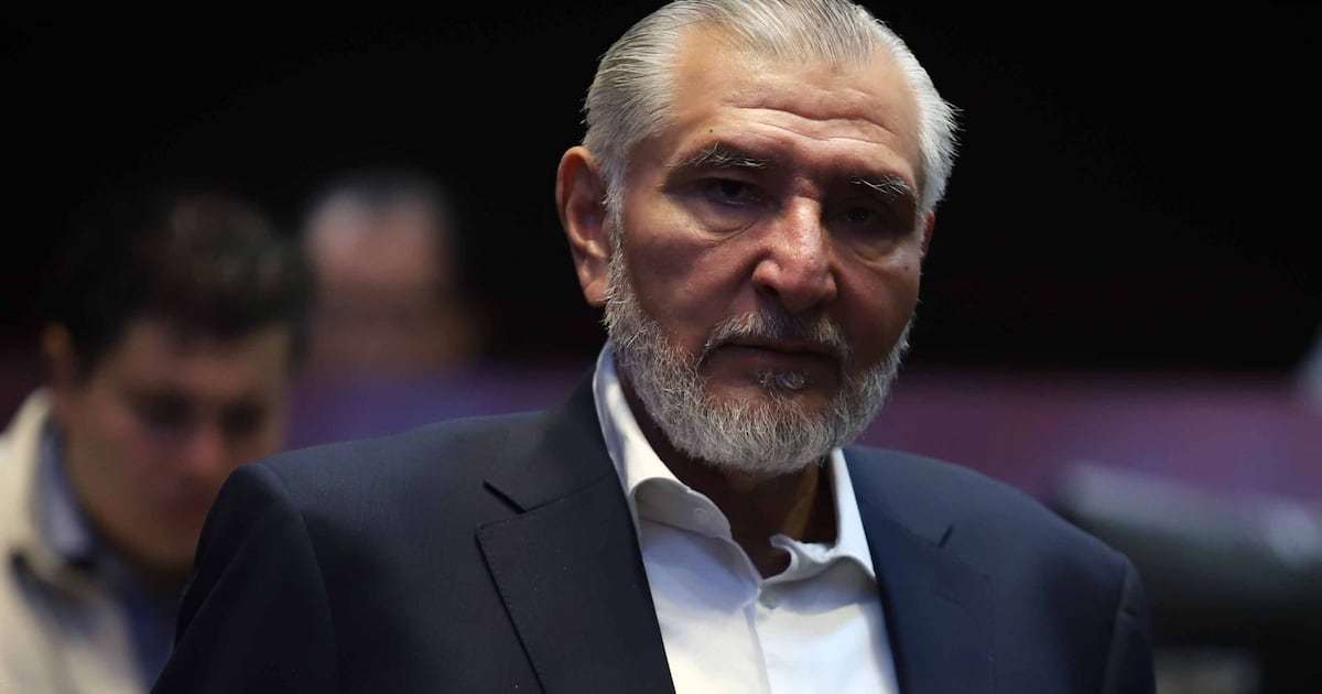 Adán Augusto reaparece en el Senado tras semanas de ausencia; evita hablar sobre su visa estadounidense
