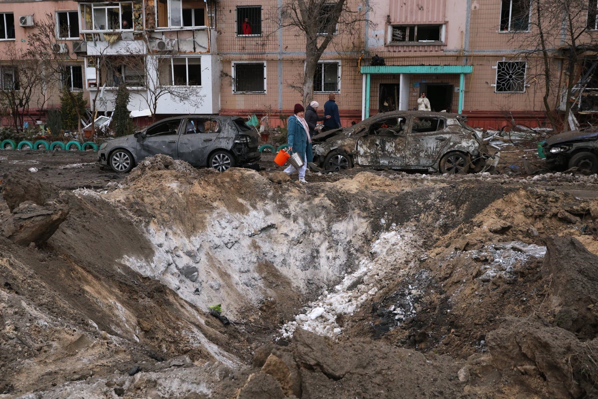 Ukraine-Russia war latest: Zelensky warns Putin is planning ‘massive’ attack ahead of Sunday peace talks