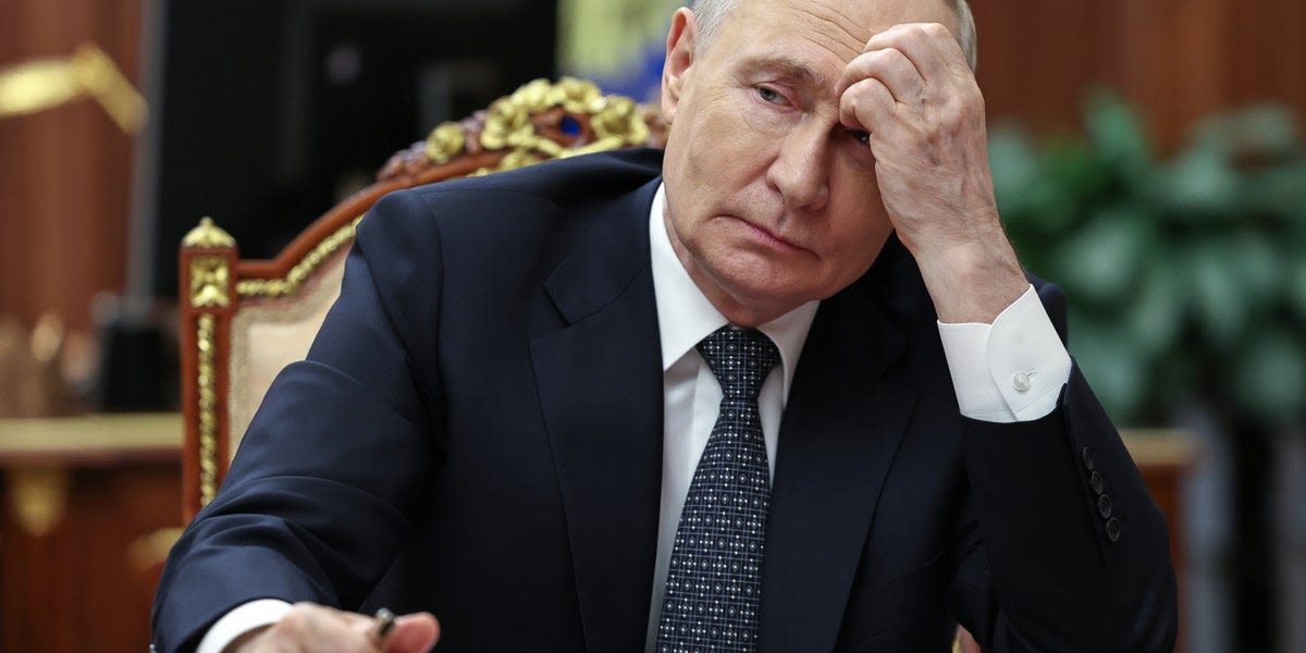 'Toxic Atmosphere' Surrounds Putin As Russian Casualties Mount On Ukraine Battlefield