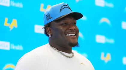Former Chargers Defensive Lineman Goes Viral After Throwing Famous Streamer in a Pool