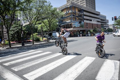 La policía de Westfield toma medidas enérgicas contra las bicicletas eléctricas y los patinetes