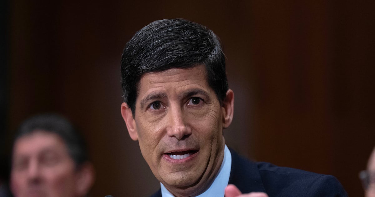Fed mantiene tasas de interés, pero se prevén próximos aumentos