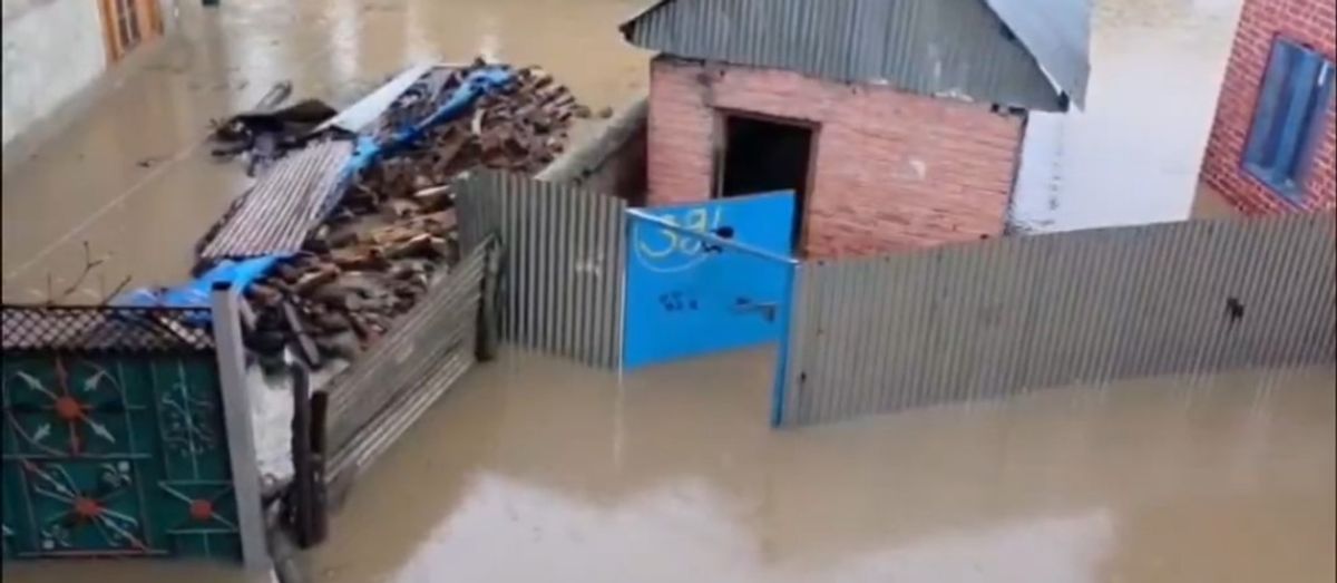 Heavy rain floods Shopian, cloudburst batters Kishtwar