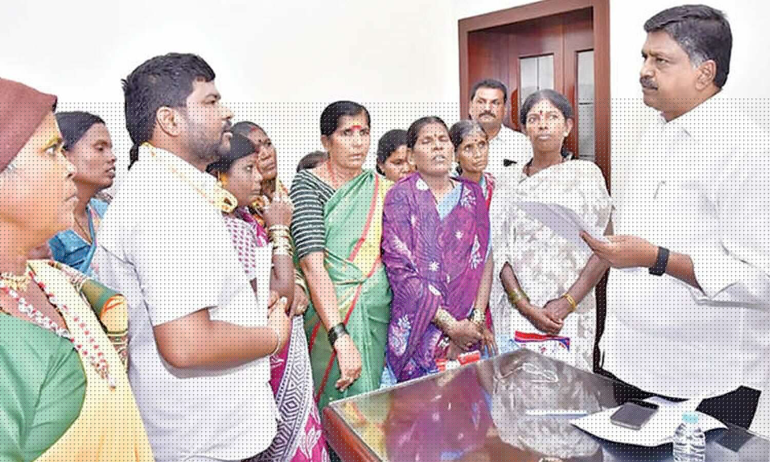 Finance minsiter hosts ‘Praja Darbar’