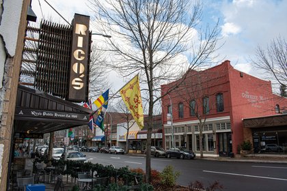 Jigsaw puzzle competition brings foot traffic to shrinking downtown Pullman