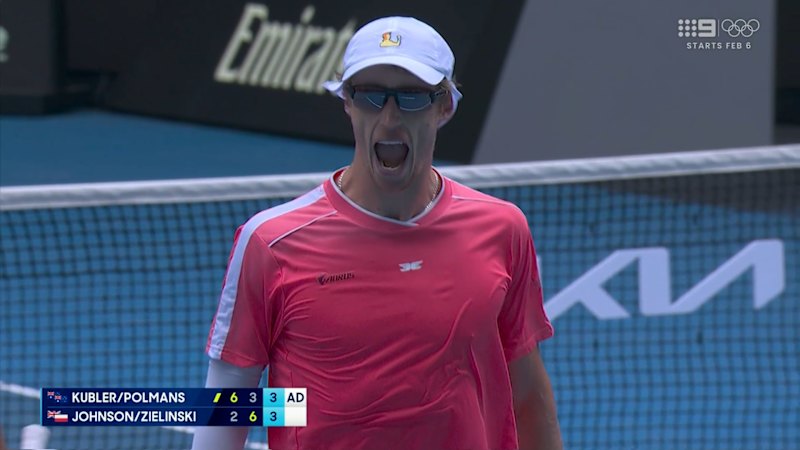 Aussie Polmans fires up the crowd after big hold