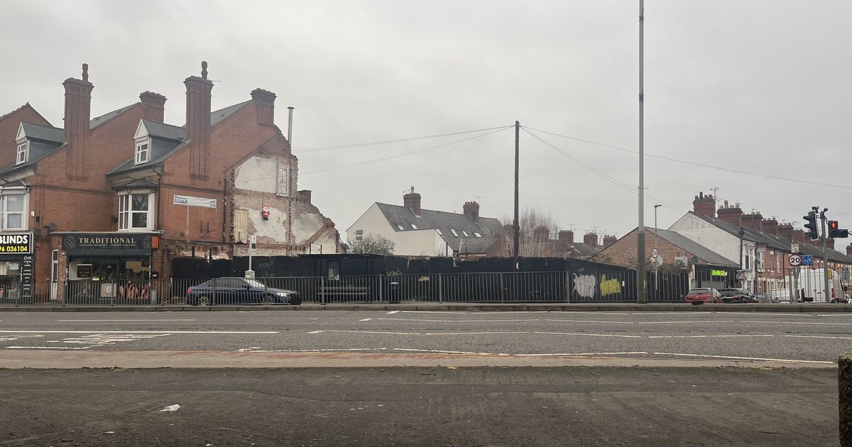 'Completely disrespectful': Eight years have passed since tragic Leicester murders but explosion site is unchanged