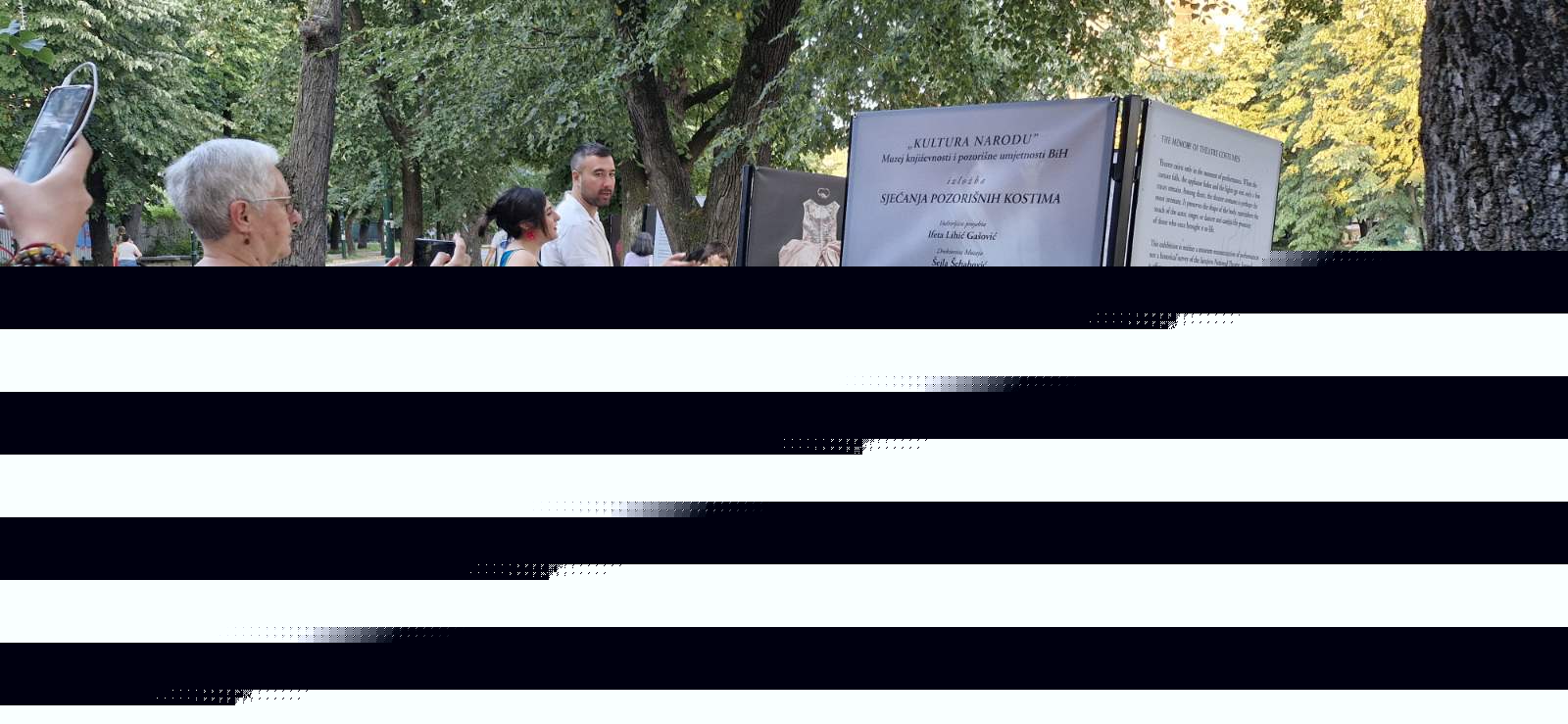 Izložba 'Sjećanja pozorišnih kostima' otvorena na Vilsonovom šetalištu u Sarajevu