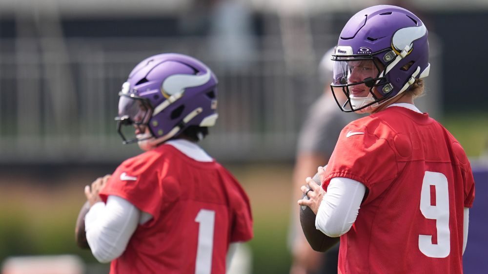 Vikings camp opens with the QBs and their teammates playing it cool over the spotlighted competition