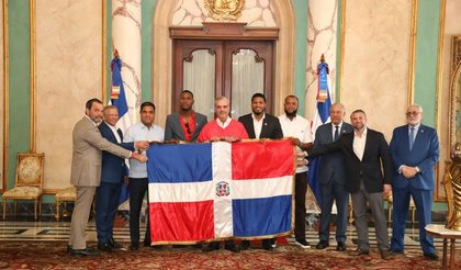 Abinader hands national flag to Leones del Escogido for 2026 Caribbean Series