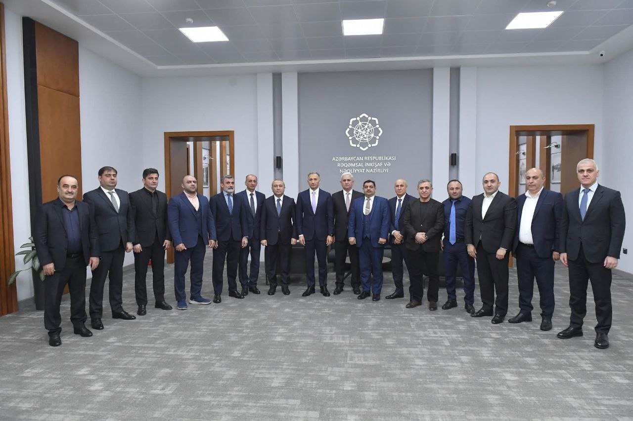 Azerbaijani officials analyze current state of int'l road freight transport