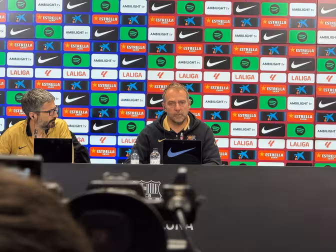 Flick analisa seis opções para substituir o falso 9 no Barcelona