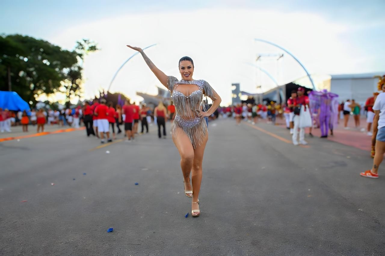 Musa da elite do Carnaval de SP volta à avenida com fantasia ousada e promete causar: 'Medo de ser censurada’