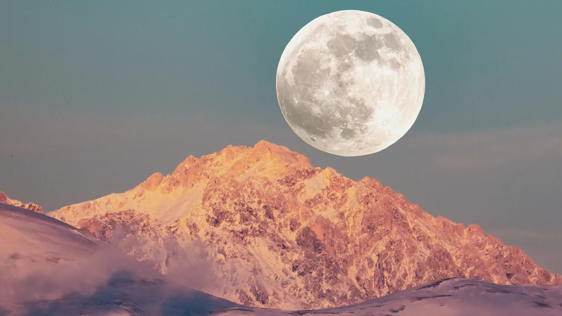 February’s Snow Full Moon In Leo Could Be The Wake-Up Call You Need
