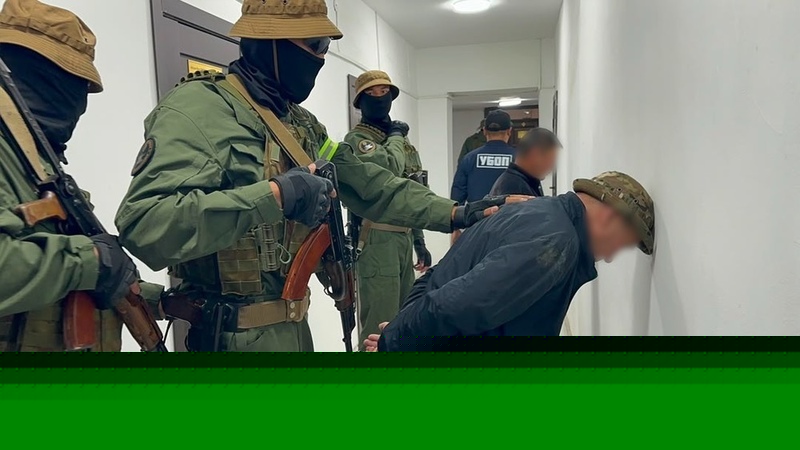 Police detain forestry employee and member of organized crime group on suspicion of extorting $30,000
