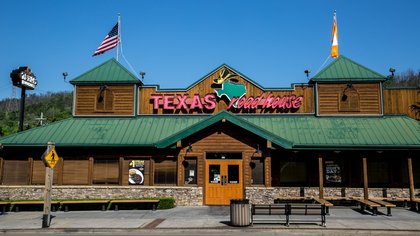Texas Roadhouse diner blows the lid off ‘out of control’ tipping bombshell – but there’s a way around it