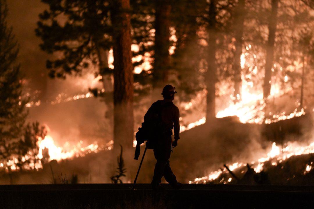 Wildfire crews strengthen containment across Central Oregon