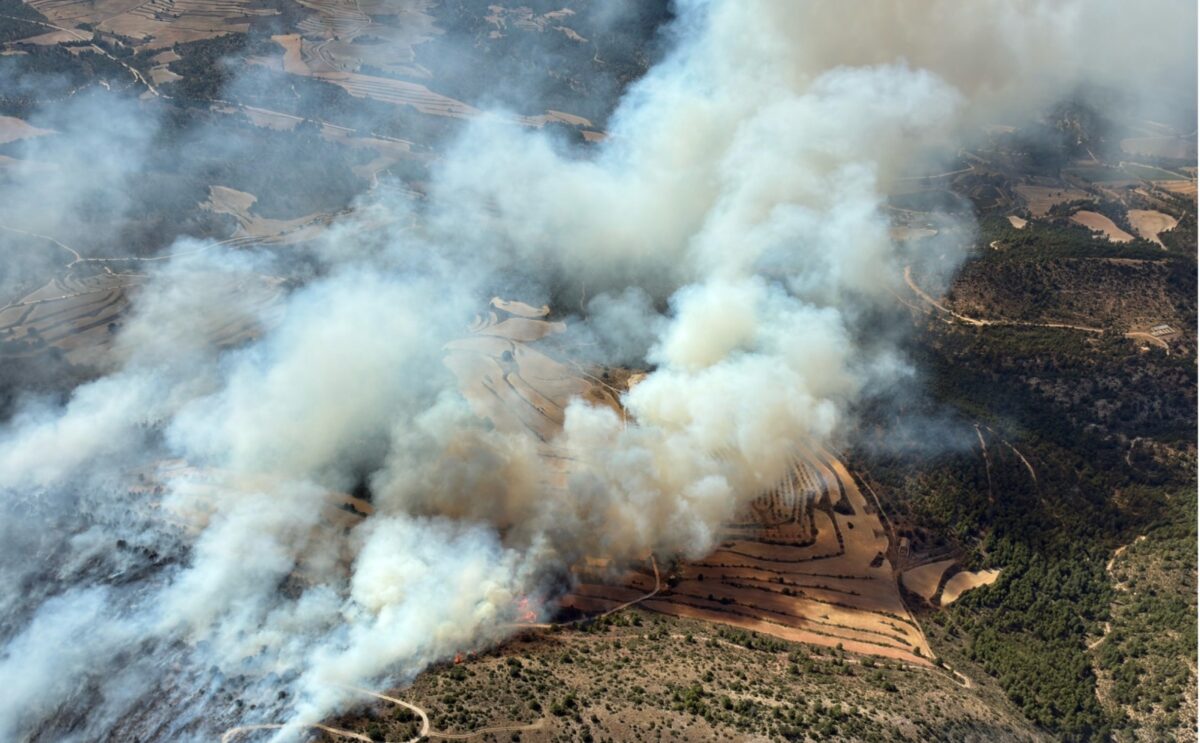 Murcia firefighters battle massive forest blaze in Moratalla, Murcia as wildfires strike three towns