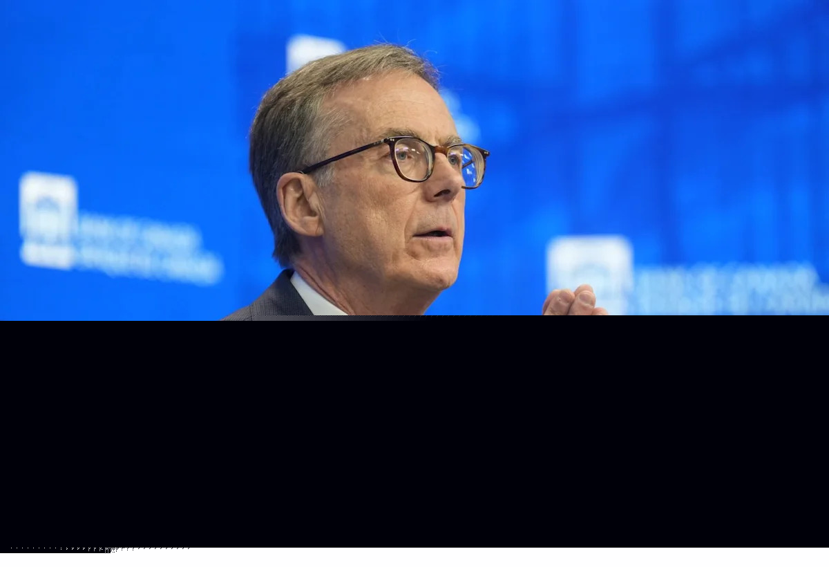 Bank of Canada's Macklem defends use of replacement workers during strike