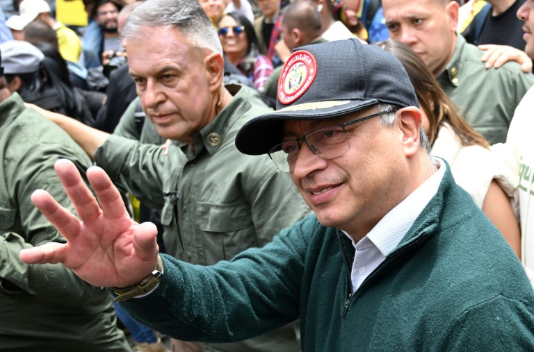 Petro Says Colombians Are Treated 'Like Slaves and Dogs' in the U.S., Urges Them to Return Home