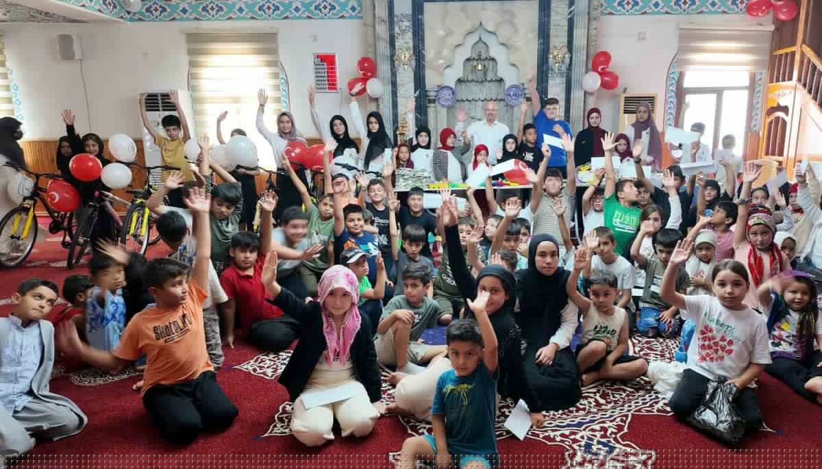 İmamdan 26 yıllık gelenek: Kur'an kursu öğrencilerine ödül