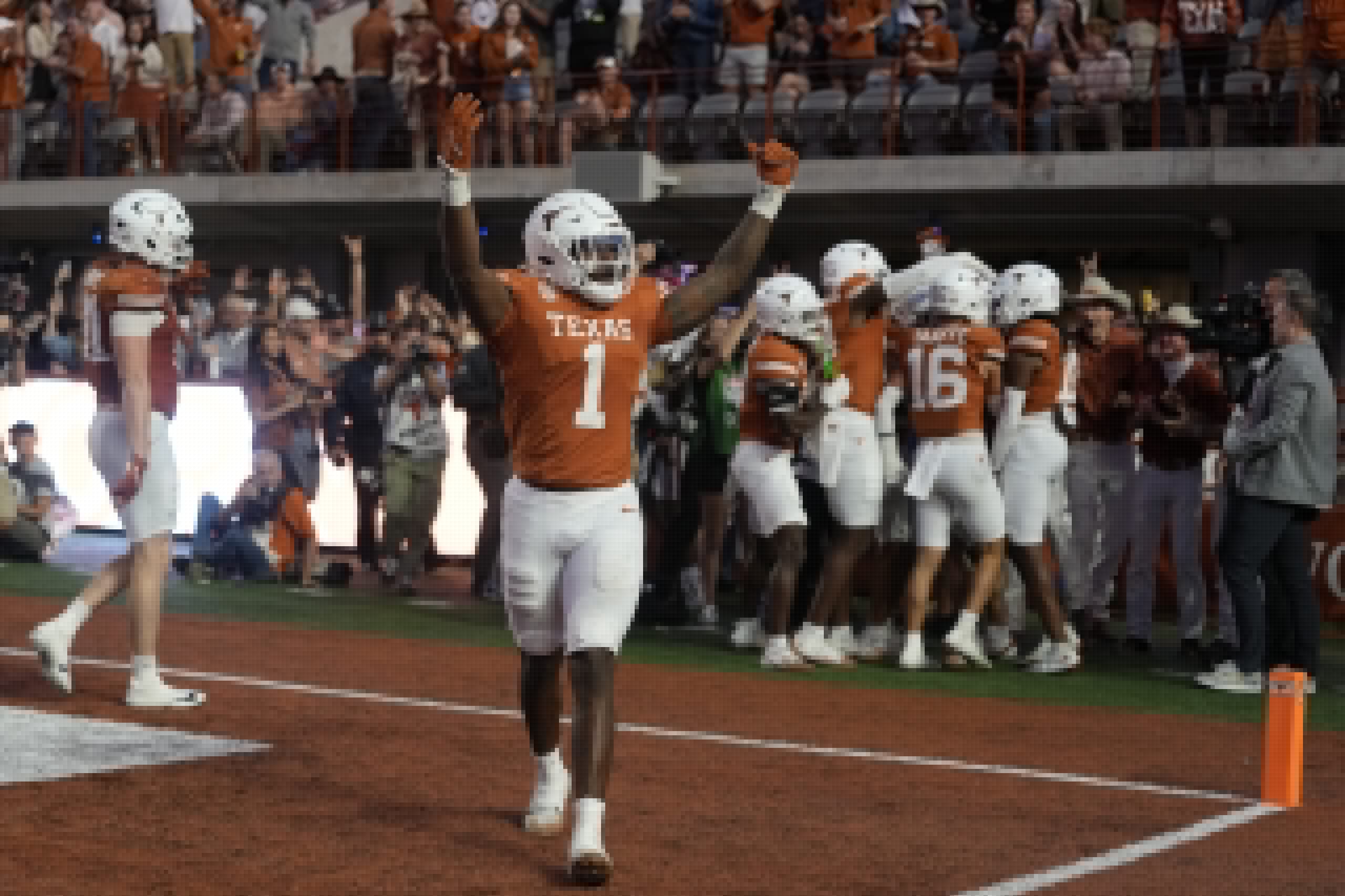 Colin Simmons named to the Allstate Wuerffel Trophy Watchlist