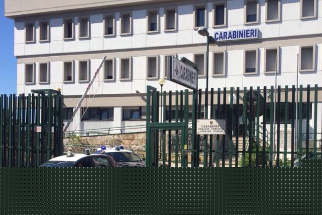 #Cronaca #Torre del Greco - Danneggia i contenitori della differenziata e minaccia i carabinieri. Denunciato un 39enne