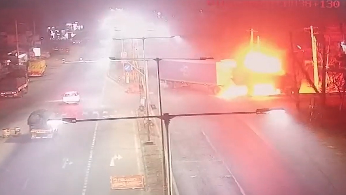 Caught on cam: Driver burnt alive in horrific collision on National Highway in Andhra's Kakinada