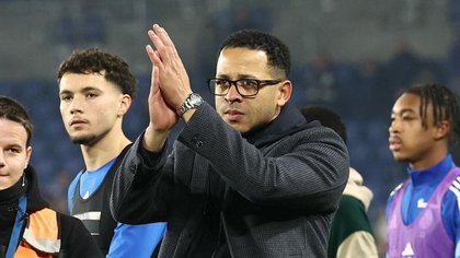 Bintang Chelsea Gantikan Bruno Fernandes, Liam Rosenior Sampaikan Pesan buat Manchester United